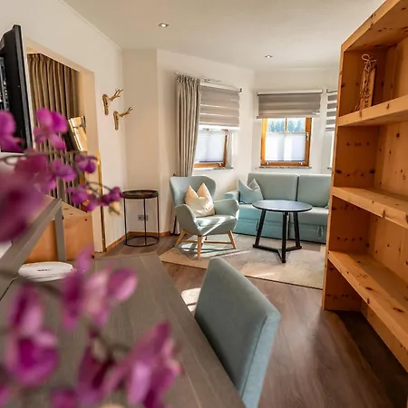 Arnika Garni Hotel 4*